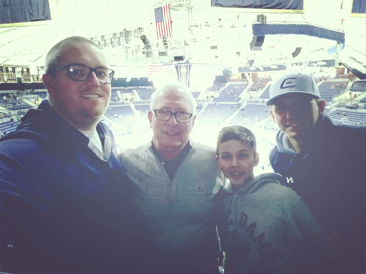 ProfGunder's tweet image. 1st @NDmbb game with @Adamfurnas22 &amp;amp; @z_furnas7 #IRISHVISION