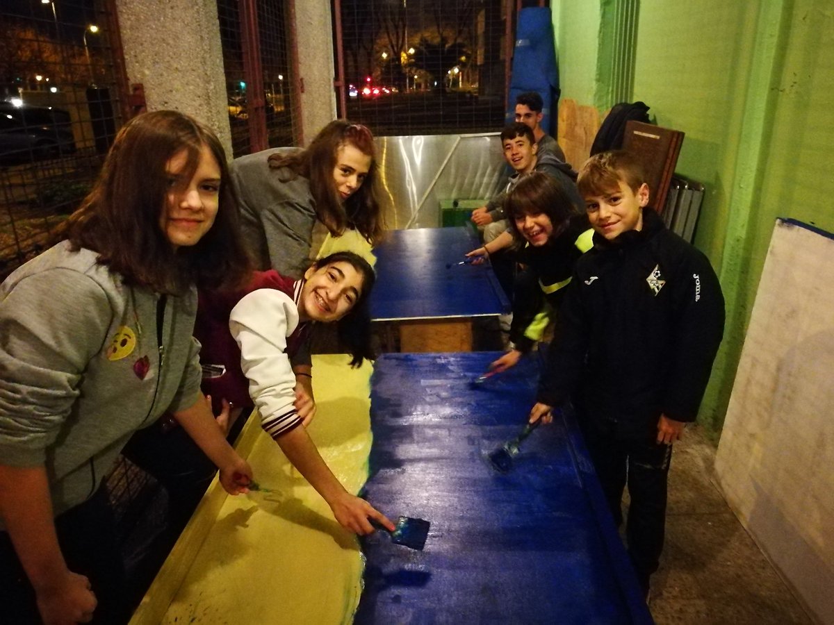 halconesamistad's tweet photo. Preparando la carroza de la cabalgata de reyes ¿Qué seremos este año? https://t.co/aeJjNcVpt8