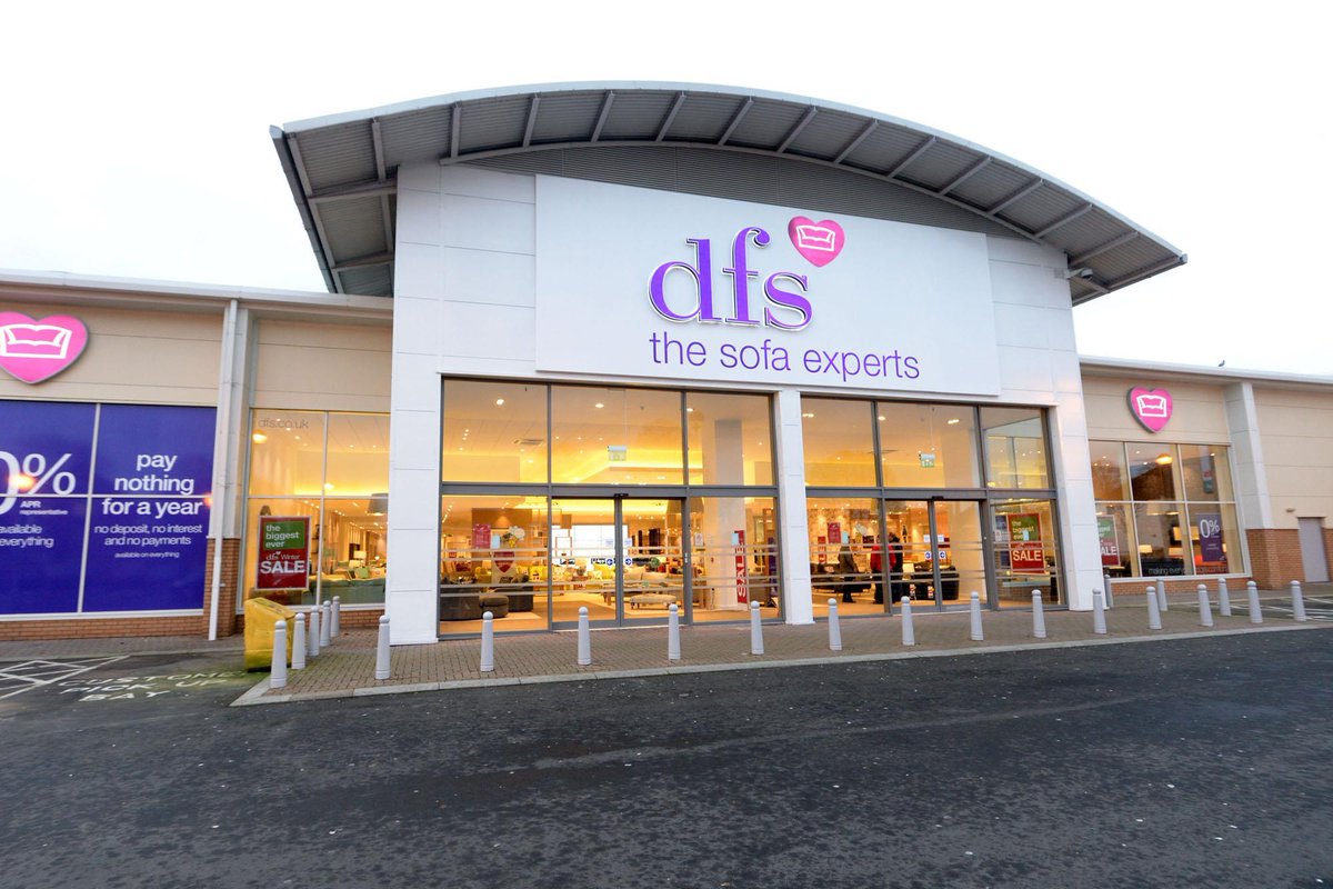 thegintonics's tweet photo. Gigs in strange places! Our quartet had fun today singing in @DFS Wednesbury for the launch of their new store. #singing #entertaining #launchevent https://t.co/6EddEWs6dG