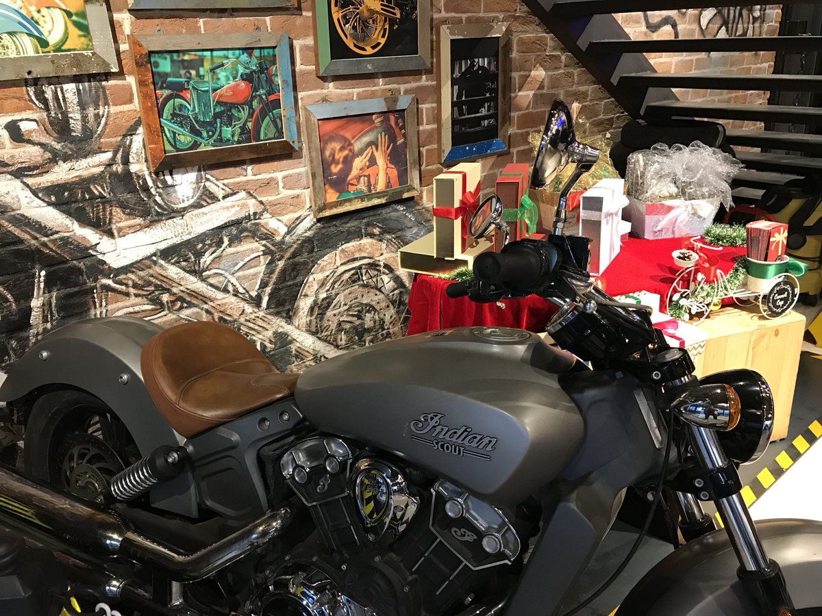kingchiru15's tweet photo. #IndianScout bike at #DrivenCafe ! https://t.co/RUj1aHtfh1