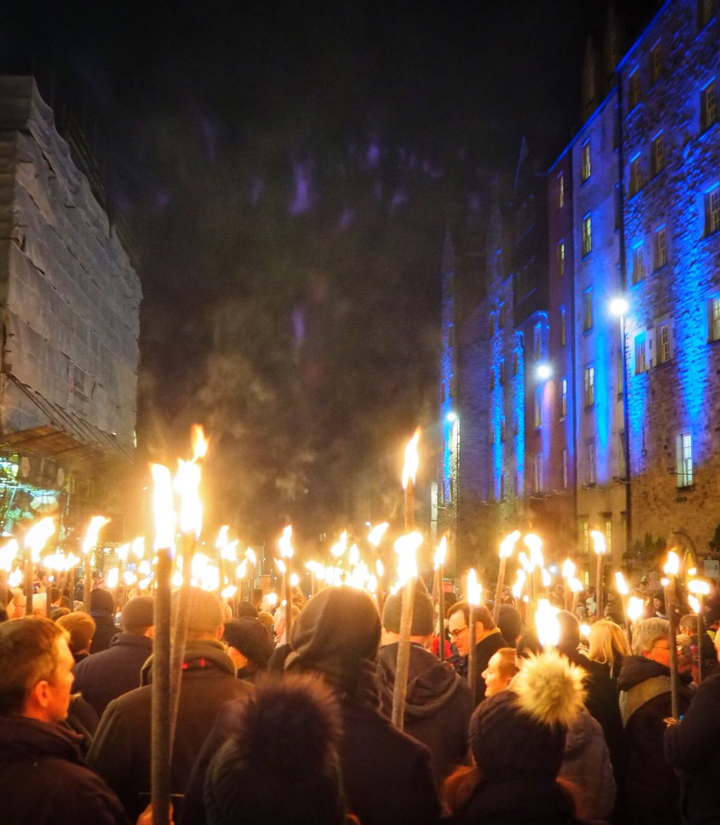 edinburgh's tweet photo. Live from #edhogmanay Torchlight Procession! 🔥 #ThisisEdinburgh https://t.co/DZtK4HxyXi
