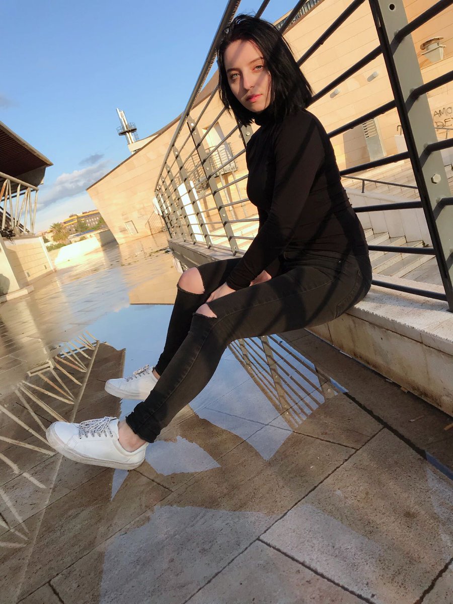 Formation_X_'s tweet photo. Member: [Instagram] @ christina_oconnor 🌹

Role> Leader, Main Dancer, Lead Vocalist
Name> Christina
Age> 18
BDay> 8th July
Something about me> I love traveling, music, dancing and any kind of art 🌹 I also dye my hair a lot ><

#FormationX https://t.co/8hE4U3MPJr