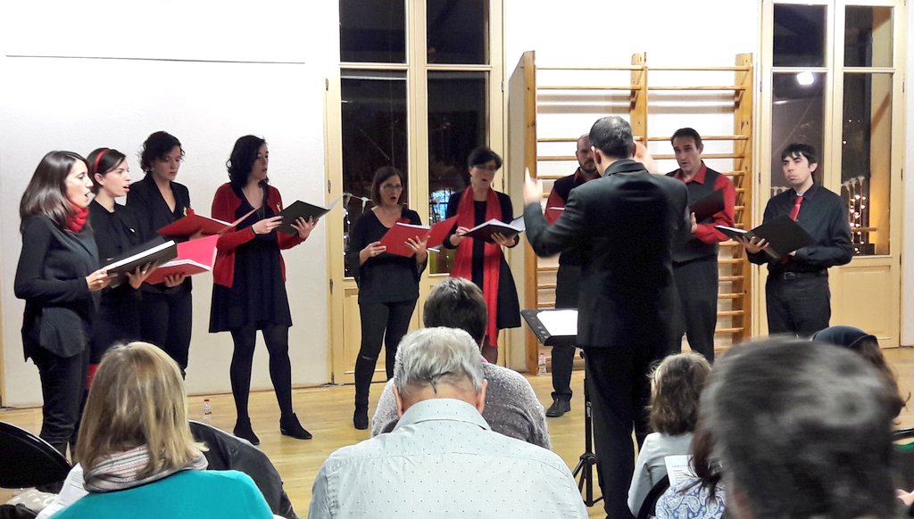 1968Maite's tweet photo. Un plaer gaudir del Concert de Nadal protagonitzat per #CoralLaConcòrdia #CoralCluster @cor_sOns  #Cabrils https://t.co/wFAf91AVji
