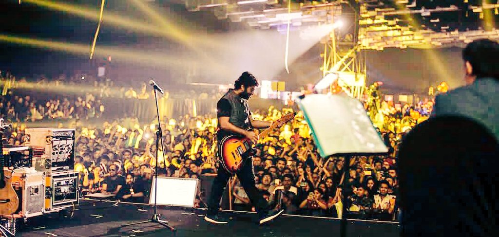 ArijitConnected's tweet photo. #ArijitConquered2017 He nailed it!!Arijit was a rockstar at #EvcIndia #ArijitLive 👏🎉🎉 https://t.co/mKOtaBCAo4