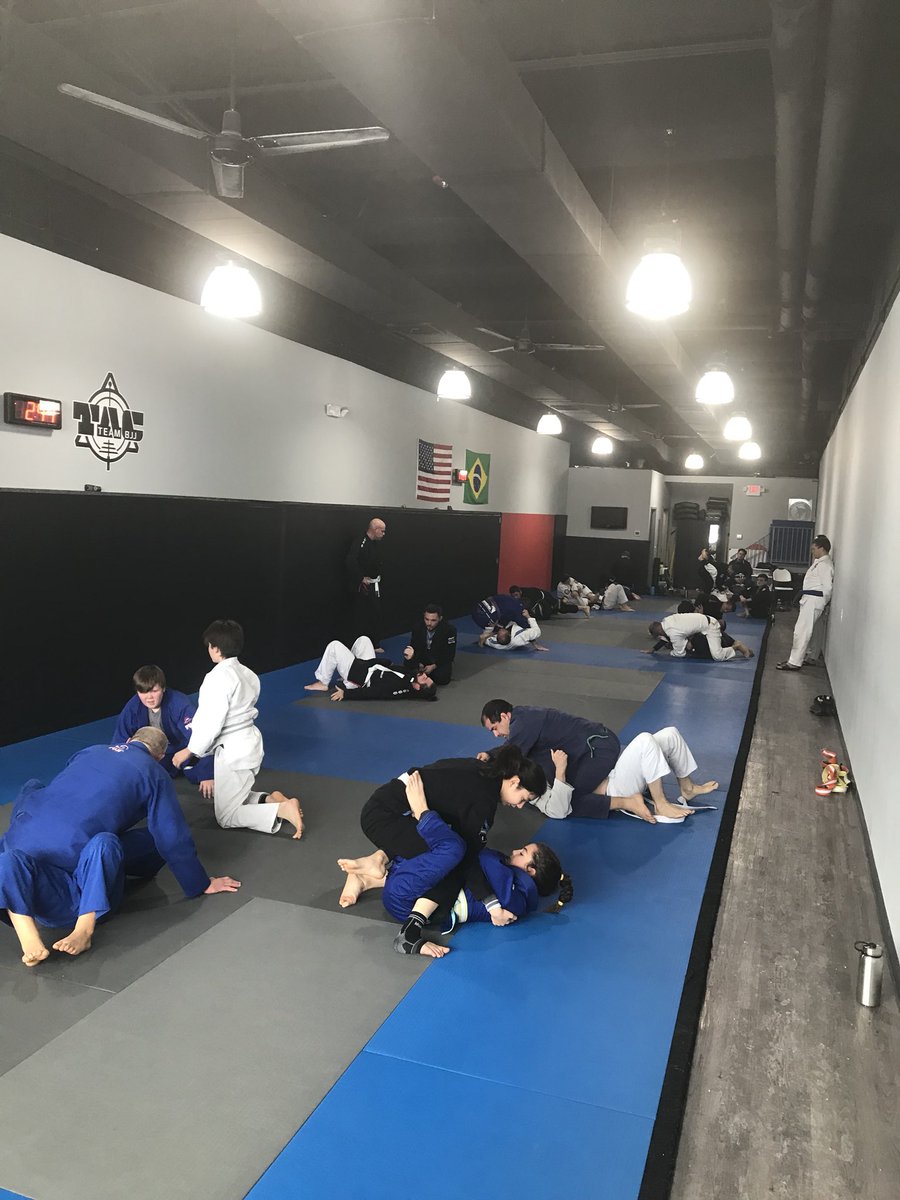 MLUBJJ's tweet photo. Snow won’t stop these warriors. https://t.co/dClnuEWPiN
