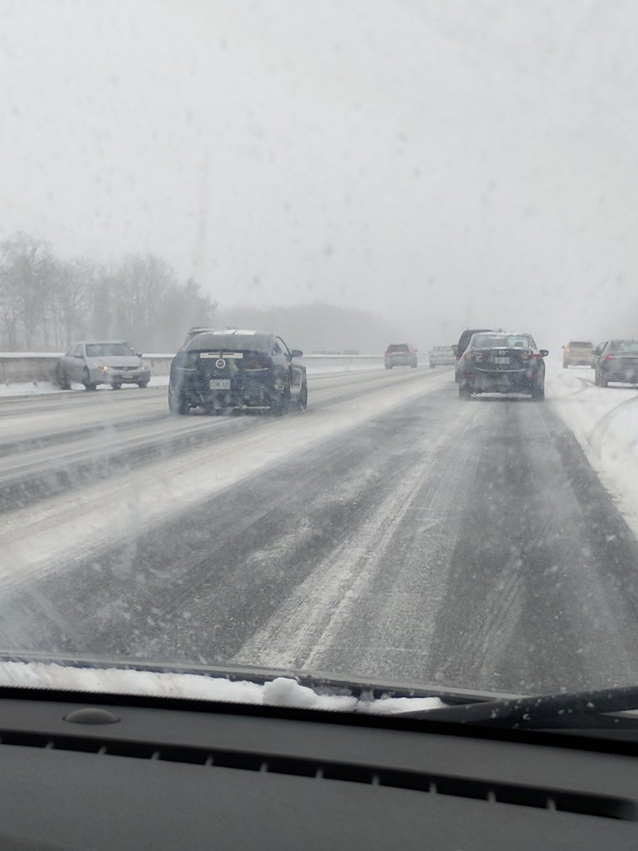 luvkanexo08's tweet photo. Accident 401 west bound by Woodstock @AM980News  @511Ontario https://t.co/txrS59zLBR
