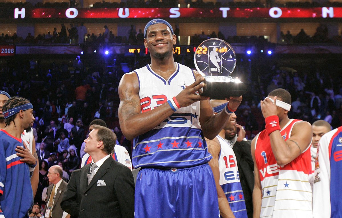 NBAAllStar's tweet photo. Happy 33rd Birthday to 13x #NBAAllStar and 2x #NBAAllStar MVP (2006, 2008)... @KingJames of the @cavs! #NBABDAY https://t.co/UcT4dI92tE