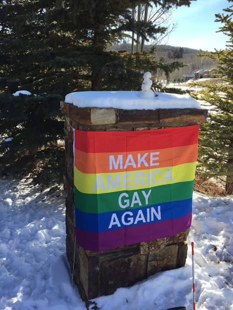 Report: Pence's Aspen-area neighbors hung 'Make America Gay Again' sign bit.ly/2lvcwZd https://t.co/655aefSA1o