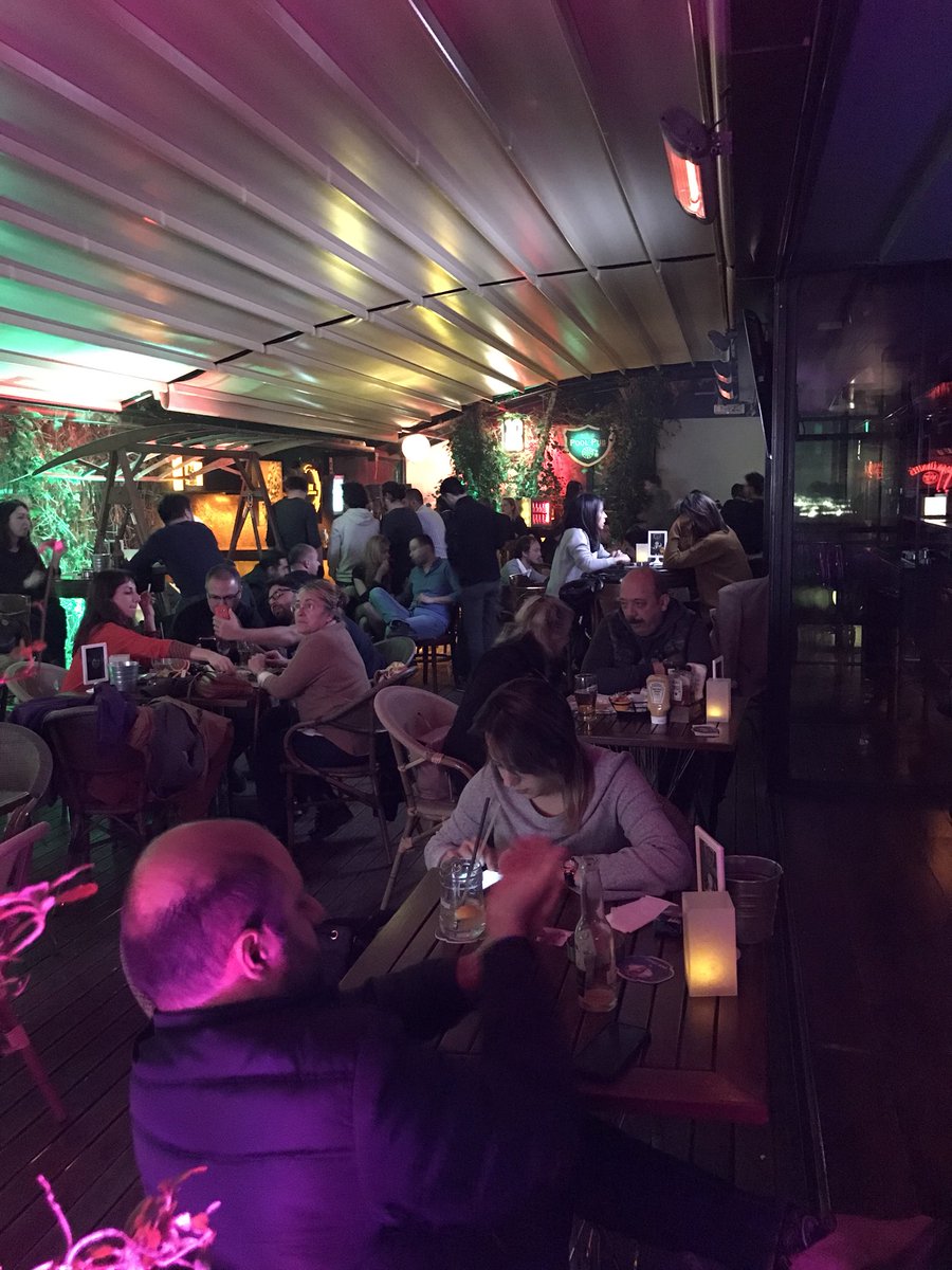 poolpubofficial's tweet photo. Yine dolu dolu bir Cumartesi gecesi😉😃 #cumartesi #saturdaynight #poolpub #party #2017 #dart #bilardo #lezzetlisunumlar #kutsalcumartesi  #ankara https://t.co/2KMzE1WT6Q