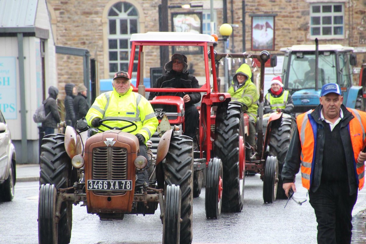GarstangCF's tweet photo. The 3rd #Tractor run was a great success today 121 🚜 took part raising money for the festival - thanks to all the organisers &amp; drivers 🙌🏻 https://t.co/IKavKydhc2