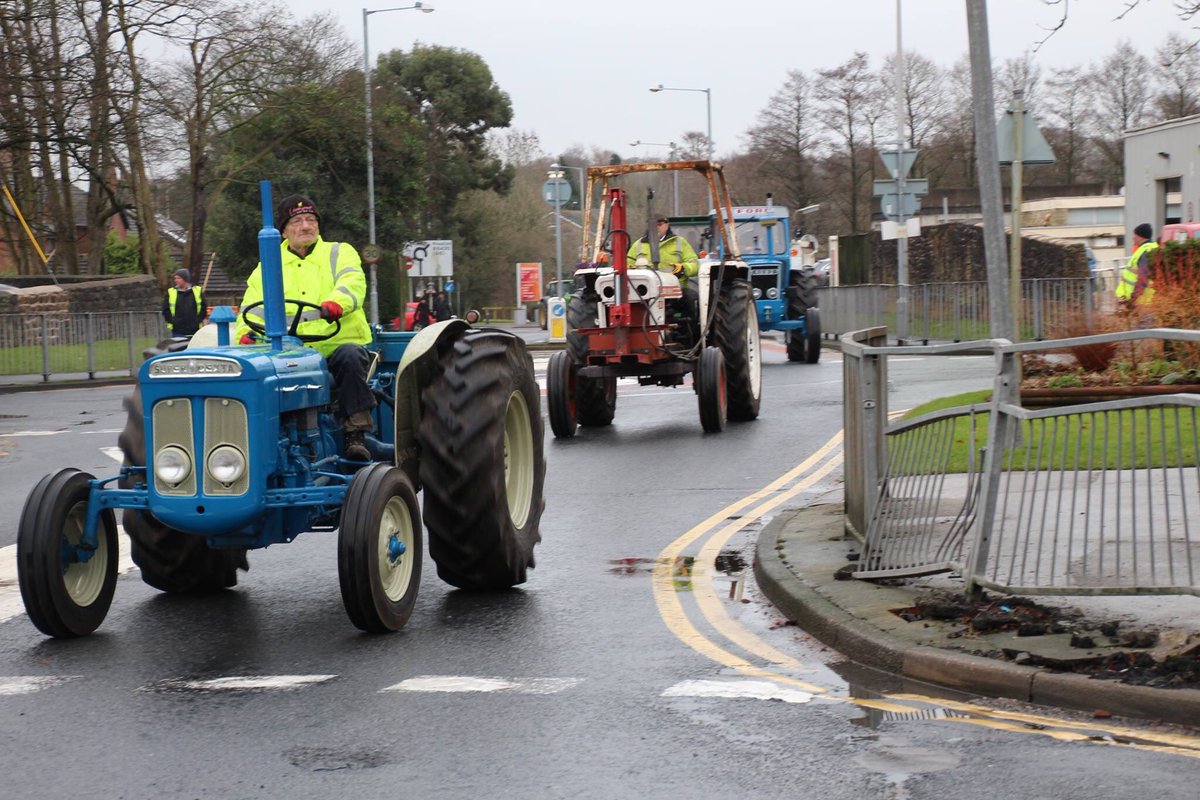 GarstangCF's tweet photo. The 3rd #Tractor run was a great success today 121 🚜 took part raising money for the festival - thanks to all the organisers &amp; drivers 🙌🏻 https://t.co/IKavKydhc2
