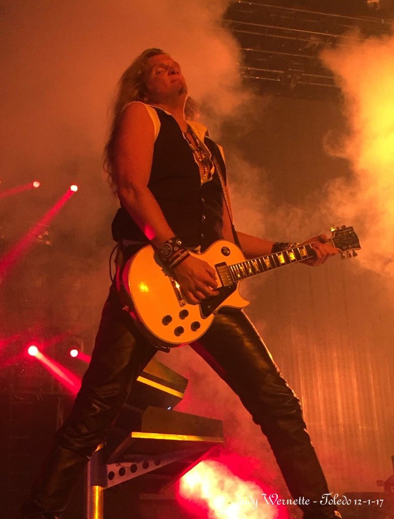 marieboscia's tweet photo. Get Ready to Rock the last wknd of 2017 @NationwideArena#Ohio with @HoekstraMagic #TSOTime #TSO2017 🎄🔥🎸💜🎼 https://t.co/1oogwoCJNN