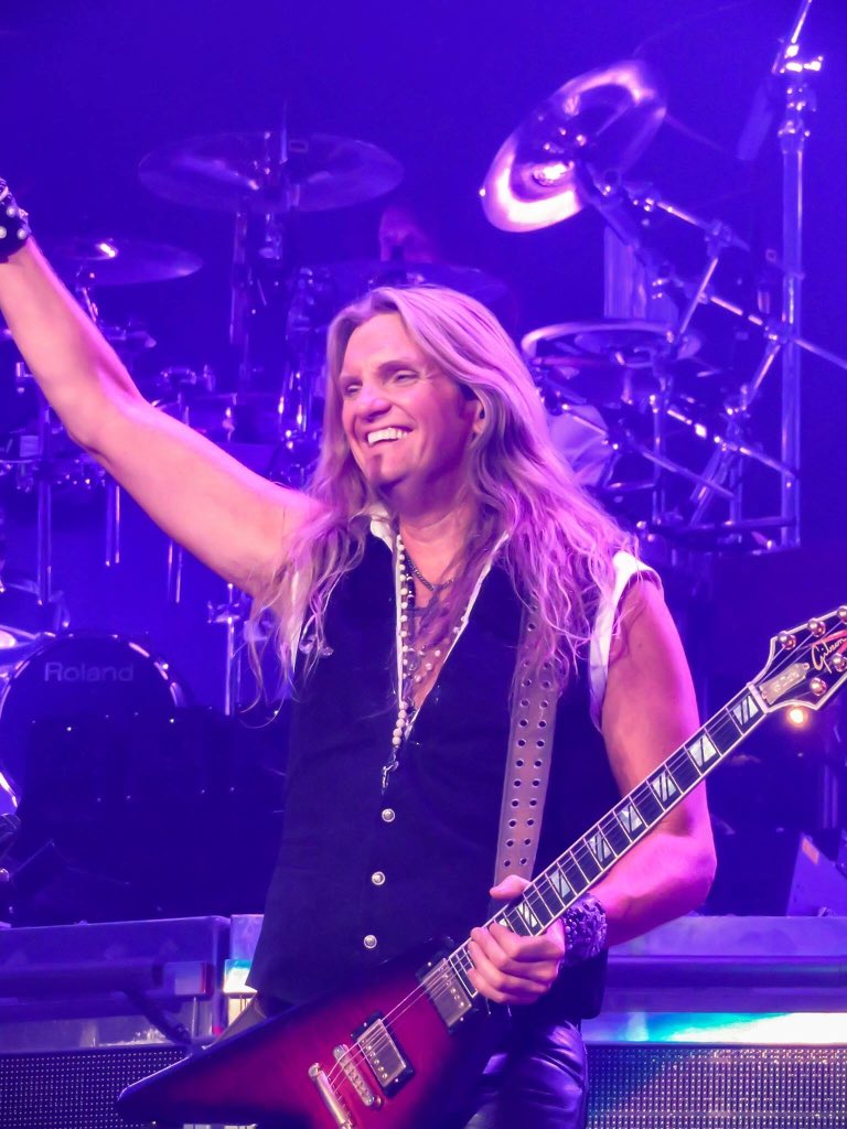 marieboscia's tweet photo. Get Ready to Rock the last wknd of 2017 @NationwideArena#Ohio with @HoekstraMagic #TSOTime #TSO2017 🎄🔥🎸💜🎼 https://t.co/1oogwoCJNN