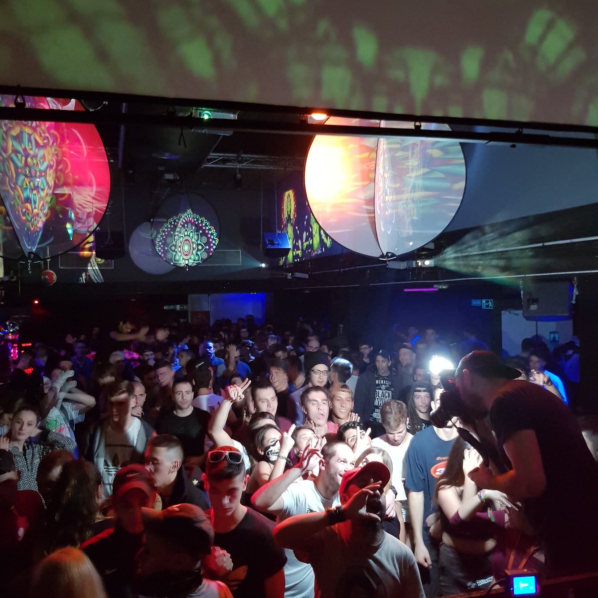 FromHell_Club's tweet photo. GRACIAS MADRID β€ #InauguracionCompletada π
En los proximos dias tendreis todas las fotos en redes sociales y en la pagina de facebook de FromHellClub y ..... noticias nuestras π
#fromhellclub #sesion #club #madrid #harder #early #sound #music #hardstyle #rawstyle #hardcore https://t.co/yHo1IlW4QG