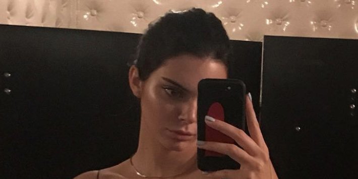 ELLEmagazine's tweet photo. Kendall Jenner's polka dot dress is STUNNING 😍 https://t.co/Tp7iJPfLOe https://t.co/rR8ks2FQhy