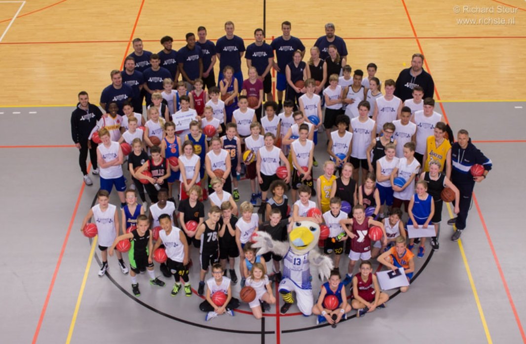BAZwolle's tweet photo. De LANDSTEDE BASKETBAL KERSTCLINIC 2017 zit er op. Twee fantastische dagen gedraaid!

Tot volgend jaar! 

#BAZWOLLE #Kerstclinic https://t.co/Kp5oI5hFvi