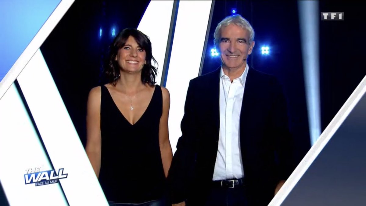 TeamEstelleD's tweet photo. C’est partie pour #TheWall 🍀 allez @DenisEstelle et @RaymondDomenech et tous les participants pour ce magnifique outil qui est #moncartableconnecte qui regardent et live tweet ? 😜 https://t.co/8EPAZB8usF
