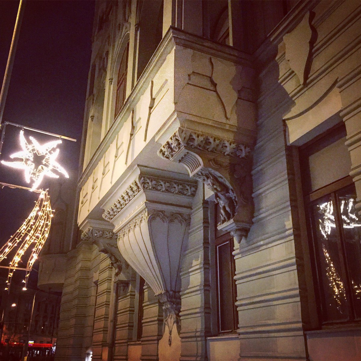 SoniaKraj's tweet photo. Evening stroll in #wintery #Bratislava 🌉🌃🌌: #streetphotography #bridge #mostsnp #starymost #danube #riverview #architecture #travelphotography #eveningscenery #citybreak #visitbratislava #slovakia @VisitBratislava @SlovakTB @RoughGuides @lonelyplanet https://t.co/2lrXIdHHHo