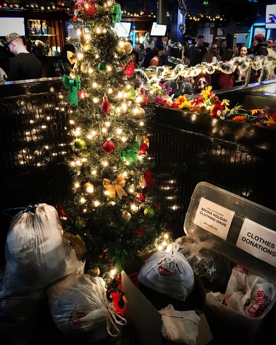 WithOceans's tweet photo. Last night was a magical way to end off 2017. Thank you from the bottom of our hearts for all of the clothes you donated, the songs you sang, & the love you gave. Here’s to keeping on in ‘18! @Elfenworks @mjttheband @francescasavoy @AnotherAstro @johnblackmusic #ForLackofATerm https://t.co/4Pwntd6sWJ