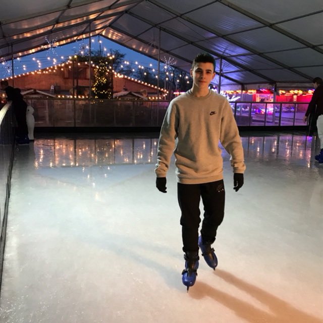Tulleys_Farm's tweet photo. Lovely to have  @murray_toby down on the farm today, showing of his skills on the ice! https://t.co/cv9nxJkqgI