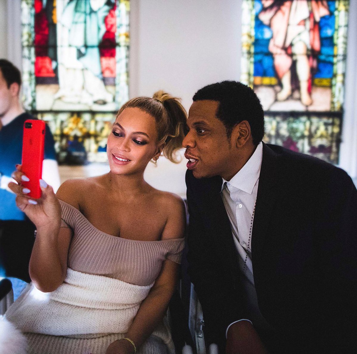 RED's tweet photo. Beyoncé + Jay-Z + @RED iPhone Case that fights AIDS = best way to end 2017 🙌 https://t.co/qb7m29YiMb