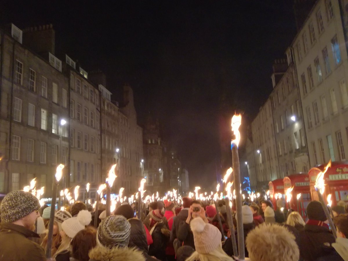 yazzyazzy18's tweet photo. Marching for Hogmanay #seaofflame #newyear https://t.co/OQUfjQ8knZ