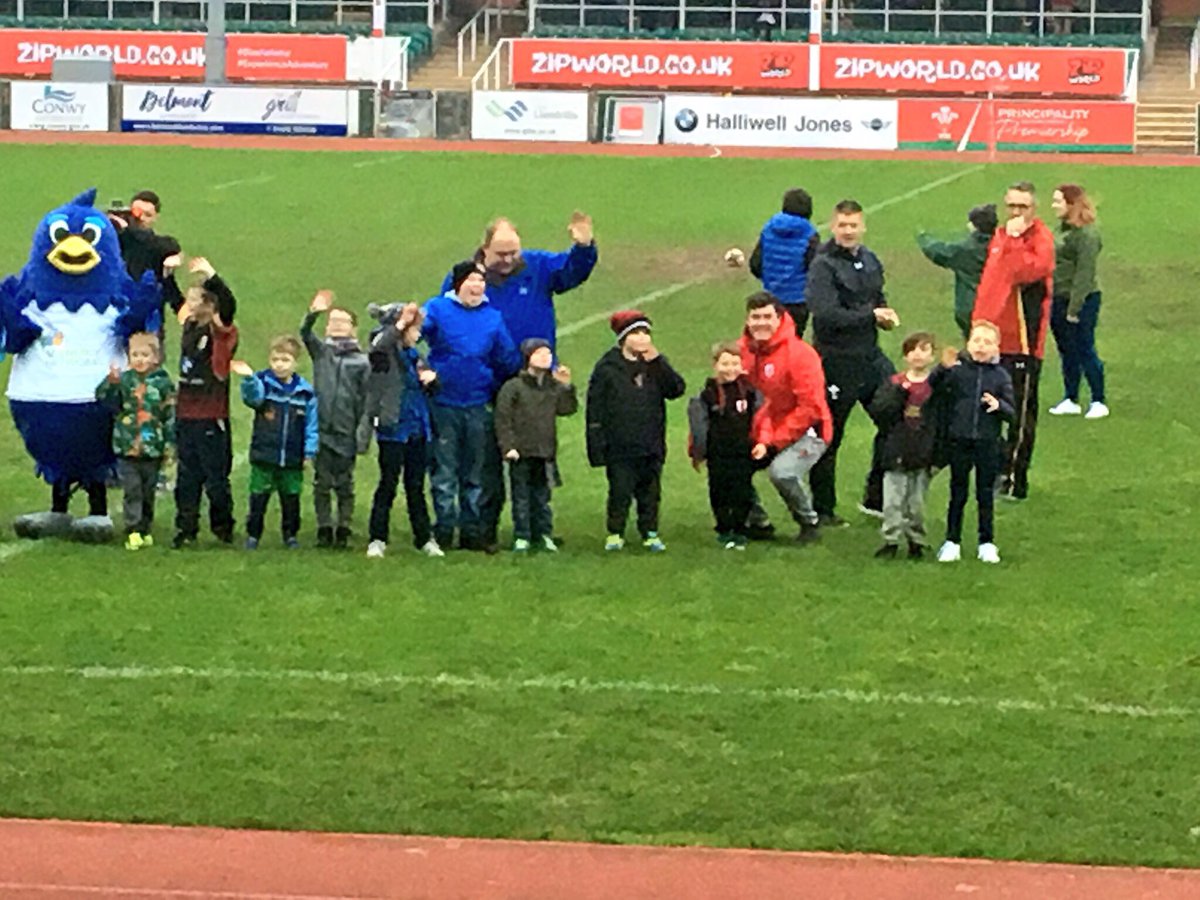 loisheaney's tweet photo. Joshua and his teammates @rhyldragons had a blast at @ParcEirias today #GuardsOfHonour #HalfTimeParade #RGCvBridgend @RhylRugbyClub @RGC1404 @RGCNews https://t.co/mqfDkzfQWc