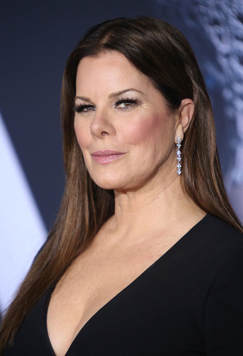FSOG_GER's tweet photo. #MarciaGay Harden (@MGH_8) at the #FiftyShadesDarker premiere in Los Angeles (February 1, 2017) #TB https://t.co/gTbE3FyO0I