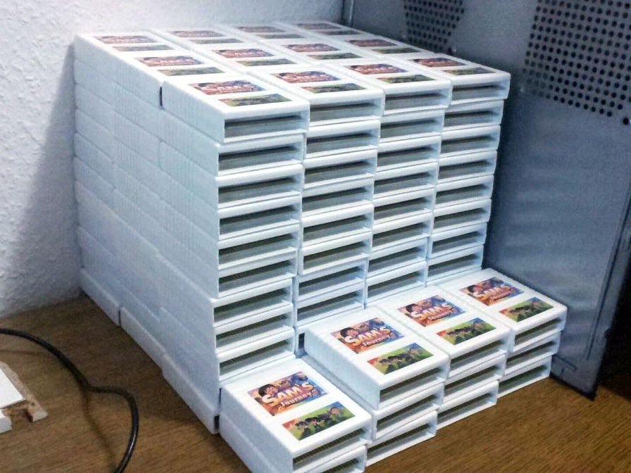 knightsofbytes's tweet photo. News from the @Protovision64 manufactory: The printed #SamsJourney game manuals arrived yesterday and so did a great number of readily flashed #C64 cartridges! And thus, the first batch of physical units is ready to be shipped! Maybe your box is already among them? #retrogaming https://t.co/tvCdfZKyhV