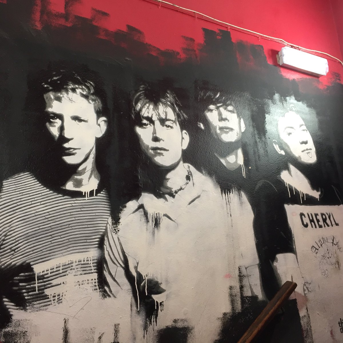 At the <a href="/DublinCastle/">The Dublin Castle</a> <a href="/blurofficial/">blur</a> #blur #dublincastle #camdentown #britpop