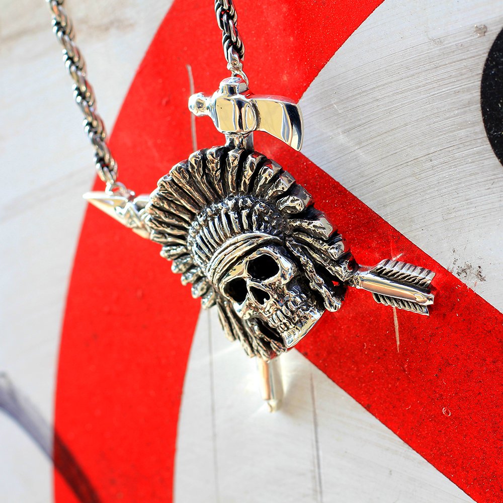 HanCholoDesigns's tweet photo. The Chief Watches over All #hancholo #Indianchief #skull #jewelry #silver #Pendant #necklace #LA #style #thickchain #heavychain #losangeles #style https://t.co/ZmMaOgJSeq