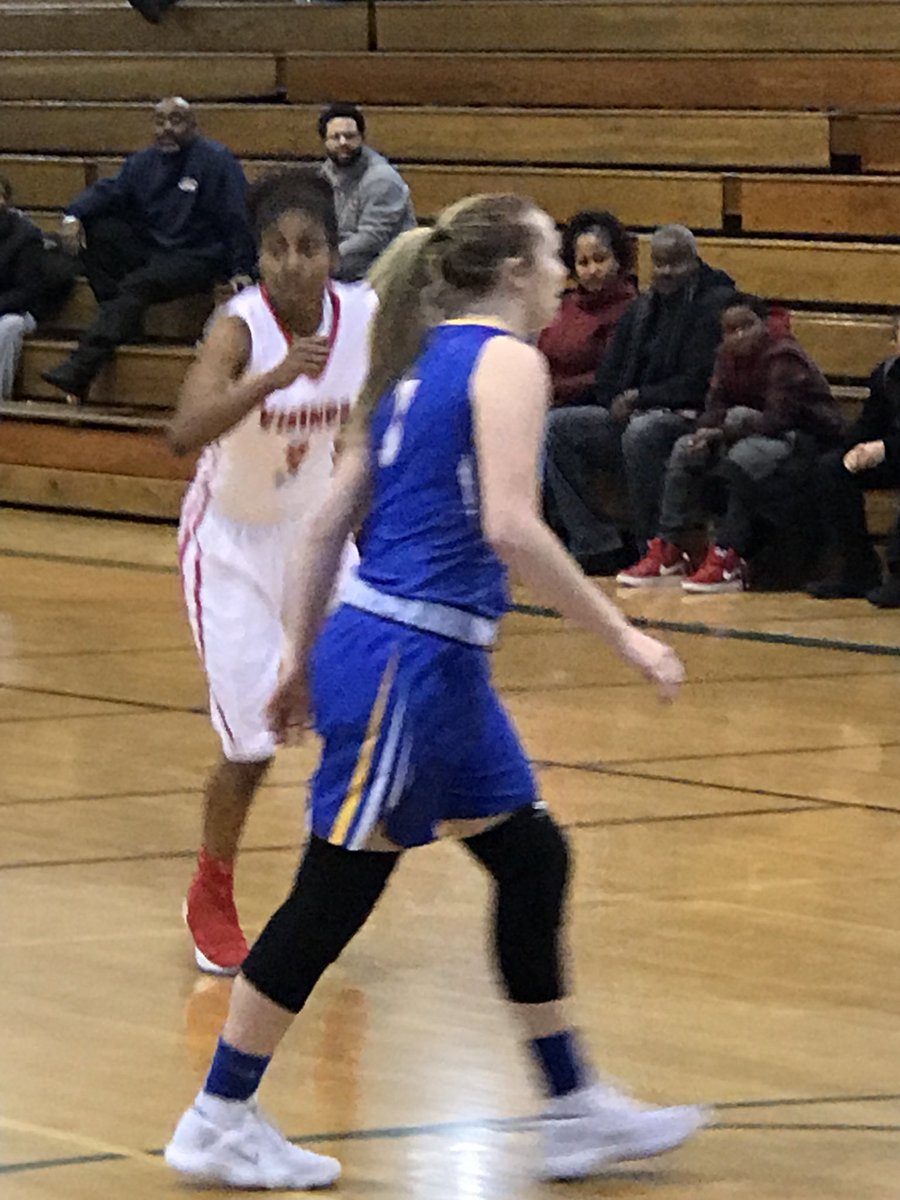 girlpowher's tweet photo. #BRC17 @HFHSAthletics in a dogfight with @LadyIrishHSGB 23-30. #letsbrag @patoshajeffery @Thefuturesports @OGBR_Basketball @Str8OuttaOhioGH https://t.co/b4hqOOUAgV
