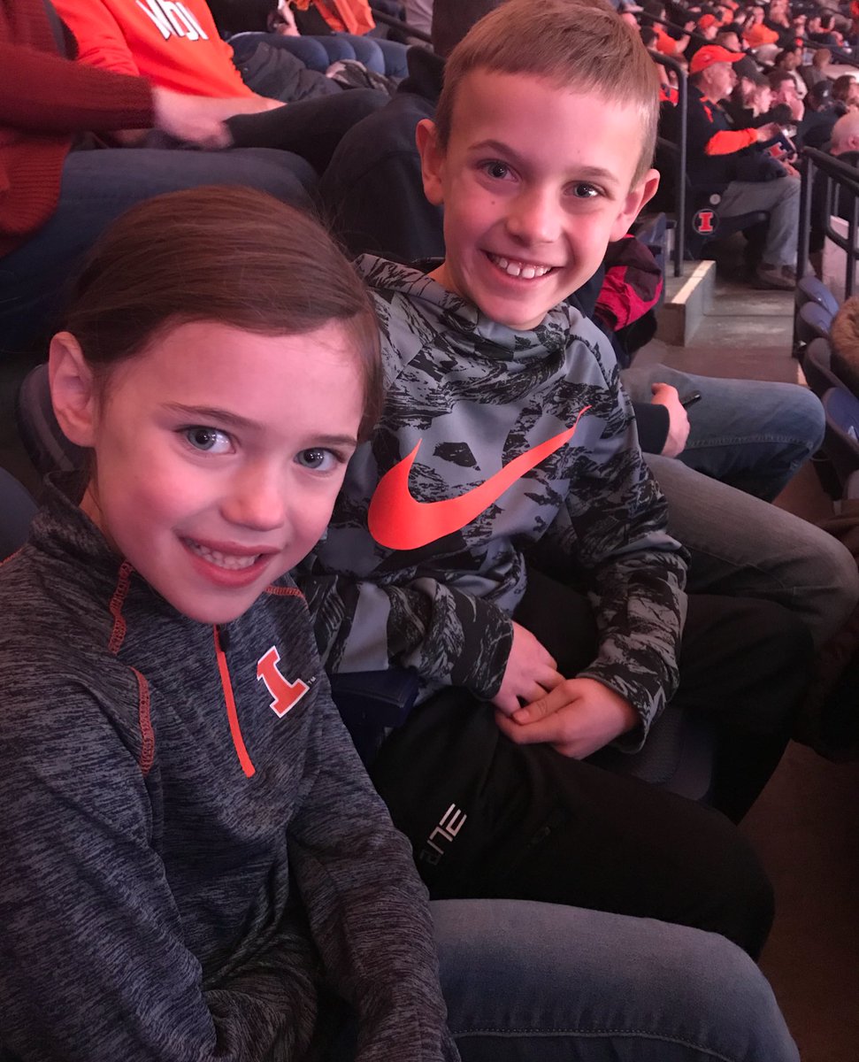 JenHenKaufmann's tweet photo. Let’s warm it up in here #illini https://t.co/daCRUnczAO
