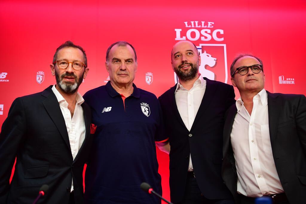 Ultimo_Diez's tweet photo. NUMÉRO 16
Marcelo Bielsa débarque à Lille en Juillet. Quelques embrouilles avec les journalistes de l’Equipe et de RTL plus tard, il est démis de ses fonctions en Novembre. #Ultimo2017 https://t.co/y2GFuGURIF