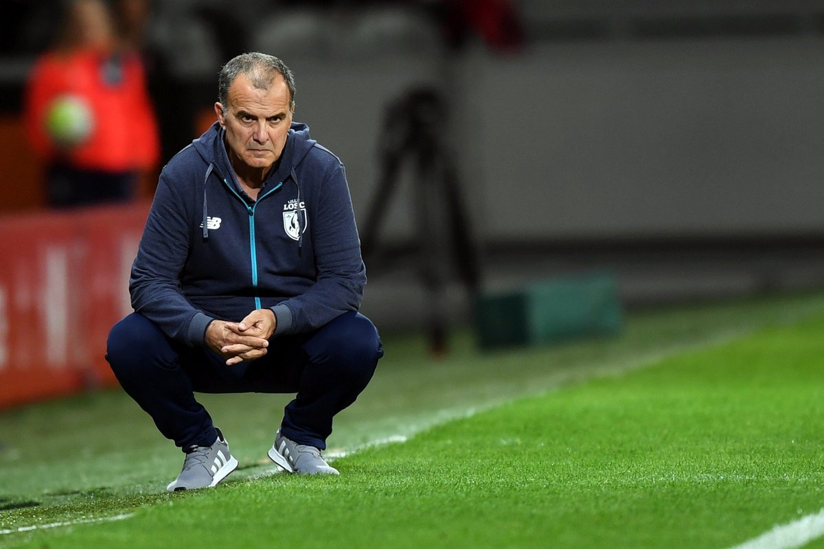 Ultimo_Diez's tweet photo. NUMÉRO 16
Marcelo Bielsa débarque à Lille en Juillet. Quelques embrouilles avec les journalistes de l’Equipe et de RTL plus tard, il est démis de ses fonctions en Novembre. #Ultimo2017 https://t.co/y2GFuGURIF