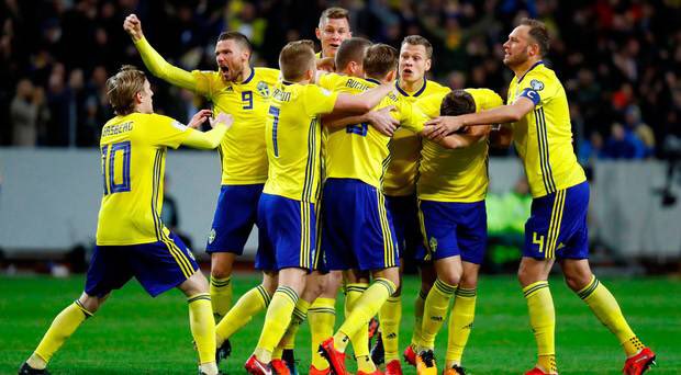 Ultimo_Diez's tweet photo. NUMÉRO 13
On a versé une larme en voyant celles de Buffon et de toute l’Italie, qui ne verra pas la Russie, éliminée par la Suède. #Ultimo2017 https://t.co/dS6I3AQW43