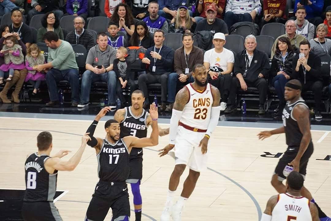 VFranksGraphics's tweet photo. Some awesome shots from the @cavs @SacramentoKings @NBA game at @Golden1Center with @FranksNBeeeeans ... This was our 1st NBA game!  What a great arena to watch the game!  We will definitely be back again!  #nba #cavs @KingJames #basketball #franksfamadventures https://t.co/yhsMw4VF7R