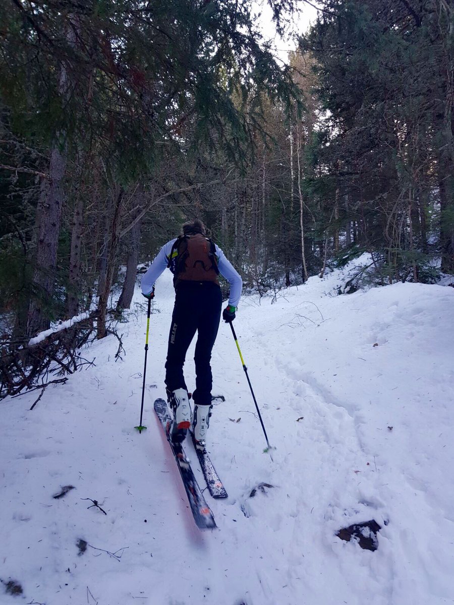 leoncamier's tweet photo. Bit of ⛷ this morning! #winterbreak https://t.co/Y2NpHhoqvI