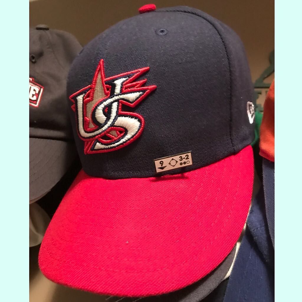 Collect_Capture's tweet image. Nice to see our No Pressure pin representing on a collector’s US World Baseball cap. Photo courtesy of Gregory Beachy. 
Save 15% on all our pins thru 12/31. Link in bio.
. . 
#usworldbaseball #usworldbaseballclassic #baseballpin #nopressure #bottomofthen… ift.tt/2zS2d6G