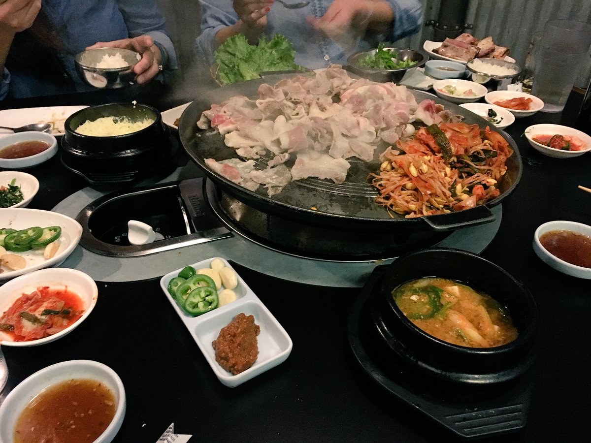 velocipede6's tweet photo. Deliciousness happened in #Annandale tonight - happy birthday @JC_Chang_Denolf! #koreanfood #koreanbbq #wickedsnow #bingsoo #dmveats https://t.co/MVDIN1eTji