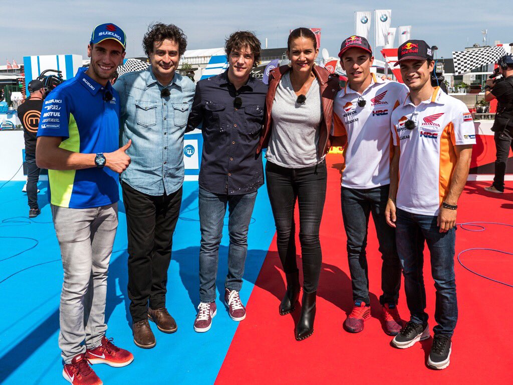 Que grandes y que buenos consejos nos dan estos cracks a nuestros pekes de #MCJunior <a href="/Rins42/">Alex Rins</a>, <a href="/DaniPedrosa26/">Daniel Pedrosa Fan</a> y <a href="/marcmarquez93/">Marc Márquez</a> 👌🏼🏍🏁🏁🏁