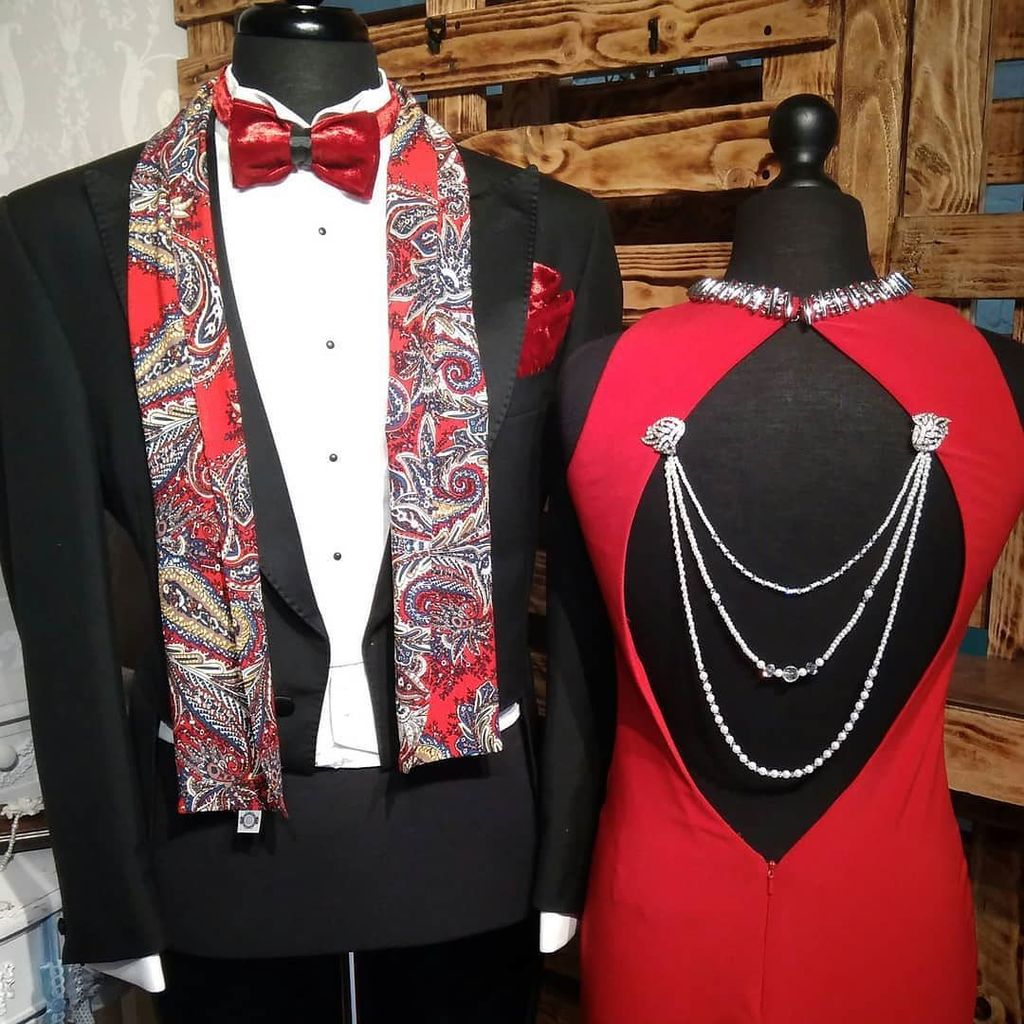 LillyDillys's tweet photo. Who is ready for #newyearseve? 🎉
What is your outfit of choice and how will you accessorize it? 🤔
. . . . 
#bespoke #handmade #accessories #forhim #forher #ladies #gents #backjewellery #dressscarf #bowtie #dresstoimpress #party #eveningdo #partytime … https://t.co/2VYwVPnJmR https://t.co/k9jZv9SnXS