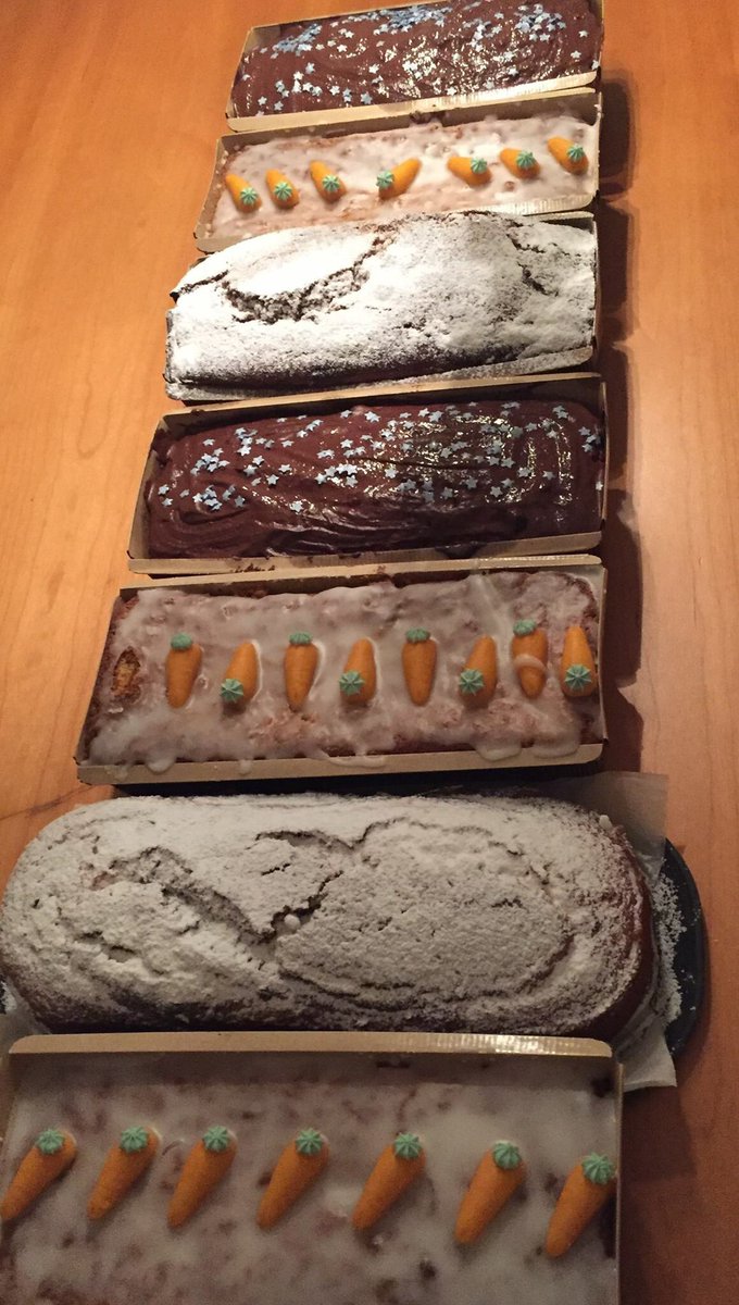 (1) Den Weg vom Bahnhof zur Sporthalle wird diesmal niemand verfehlen. 
(2) Unser neuer Zieleinlauf-Teppich macht sich sehr gut 😎
(3) Gearbeitet wurde heute auch hinter den Kulissen - wie in dieser privaten Backstube für unser Kuchenbuffet. #marathon #Zuerich #Silvester2017