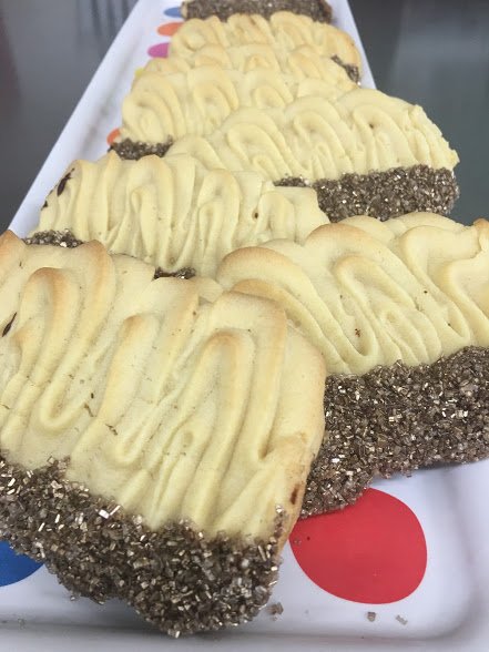 eccentricbakery's tweet photo. Get your New Years Eve treats! 
#eccentricinternationalchefs #2018 #HappyNewYear2018 #bestcakeintown https://t.co/qaUpLvcWzt