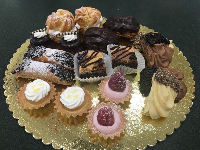 eccentricbakery's tweet photo. Get your New Years Eve treats! 
#eccentricinternationalchefs #2018 #HappyNewYear2018 #bestcakeintown https://t.co/qaUpLvcWzt
