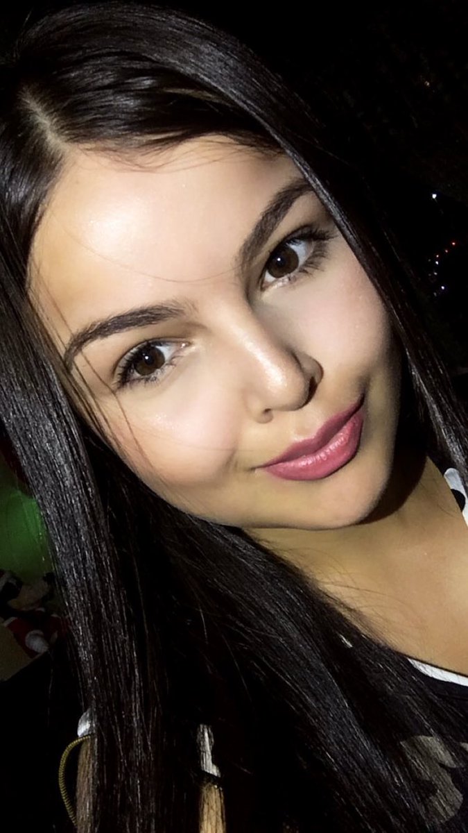 reallovedany's tweet photo. #AntesDeQueAcabeElAño les pido que uno de sus deseos / uvas sea para mí. 😘 https://t.co/Corv6feQKD
