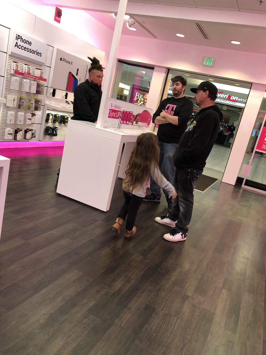 Fmurata94's tweet photo. Out here demoing sync up already!! #bayshoremall #eureka #buildingbehaviors @Flygirl_Kish @MGonzal186 @nazarma https://t.co/kaWpw1apUT