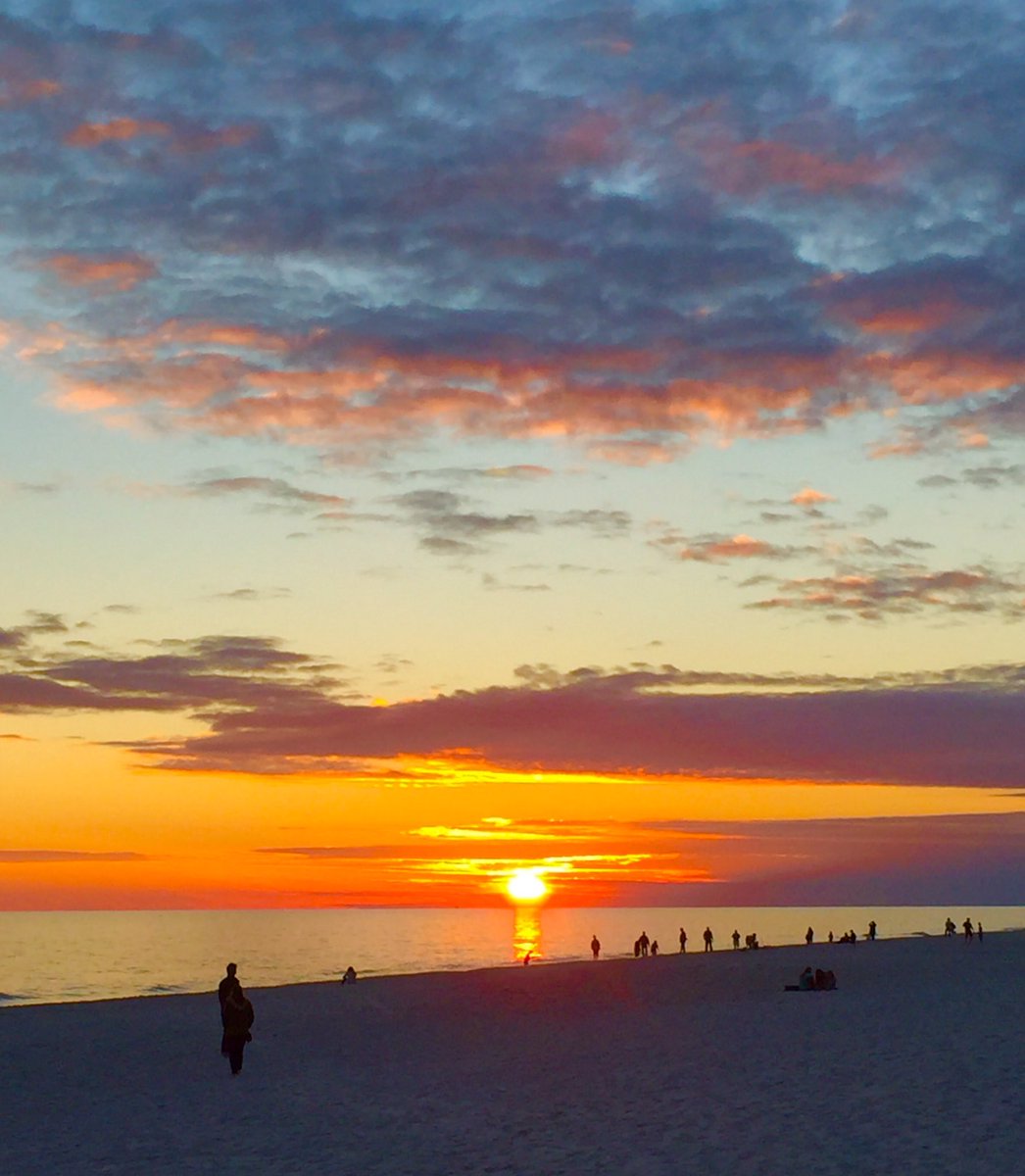 TraciR12's tweet photo. #Godslove #gulfshores @LeniseLigon @NWSMobile @TuckerDorsey @michaelwhitewx @spann @ShareALittleSun @gardenandgun #awlx @RealSaltLife #swag https://t.co/GKS9qB2sSx