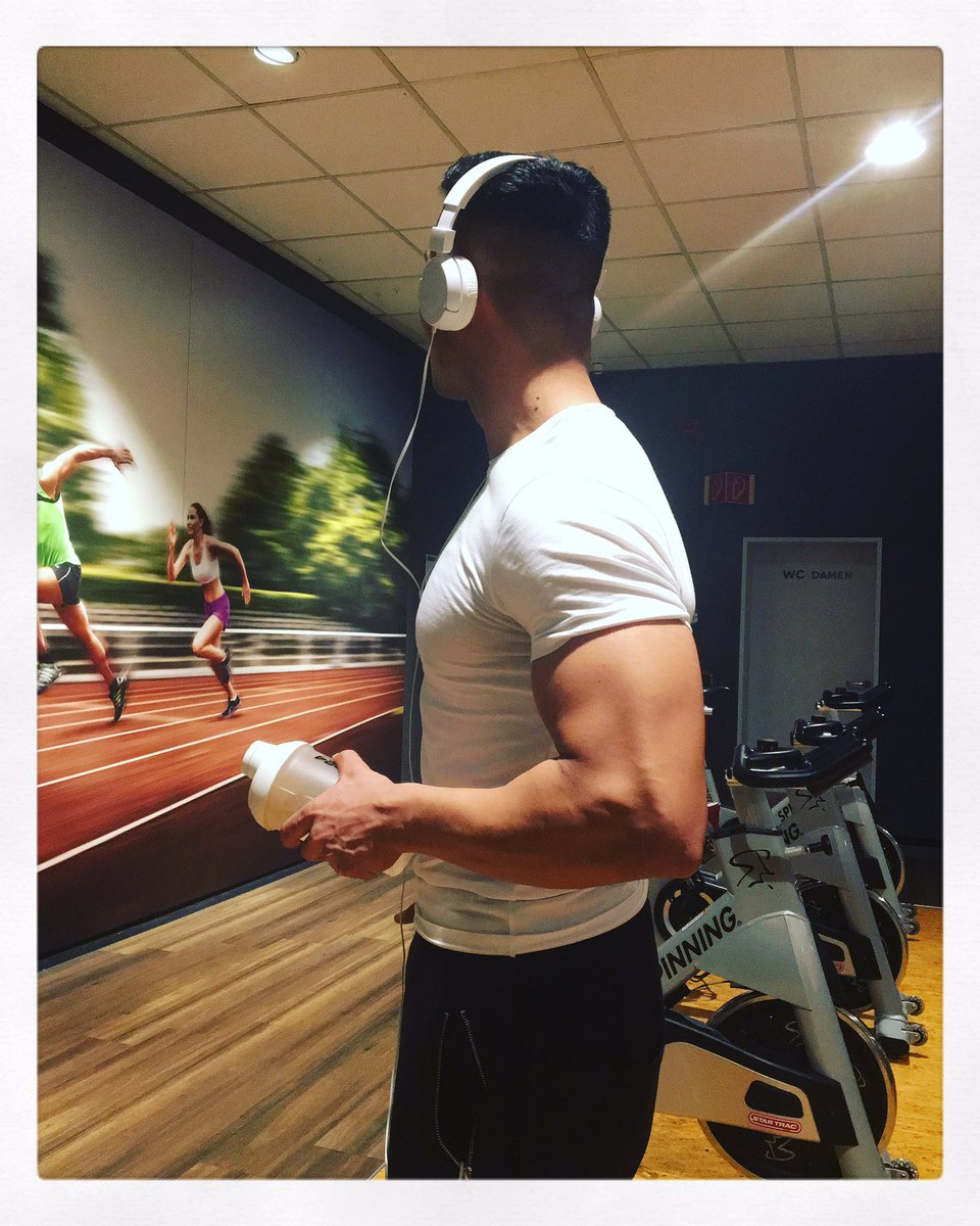 AlonFit's tweet photo. New YouTube Video  https://t.co/czrI6pc7sN  #FitnessMotivation #Youtuber #bodybuilding #mcfit #Wiesbaden #fitfam #fit https://t.co/2xfYTLlg8I