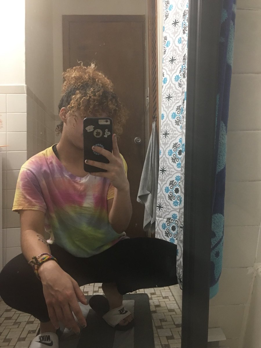Senniee__'s tweet photo. IN LOVE WITH MY CURLS!! I used the No-Poo Decadence, One Condition, Deep Sea Repair, and Supercream!! New hair style ๐ #devacurl #nopoo #onecondition #deepsearepair #curlygirltings @DevaCurl https://t.co/mr4TAMQXhL